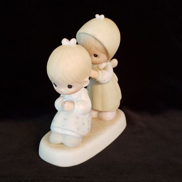 Vintage Precious Moments Porcelain Figurine 1983 "To a Very Special Sister" - Picture 2 of 11